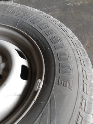 195R14   BRIDGESTONE LEO 677  มีชุด 4 เส้น  โทร.081-427-3941