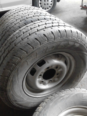 195R14   BRIDGESTONE LEO 677  มีชุด 4 เส้น  โทร.081-427-3941