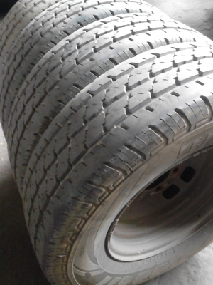 195R14   BRIDGESTONE LEO 677  มีชุด 4 เส้น  โทร.081-427-3941