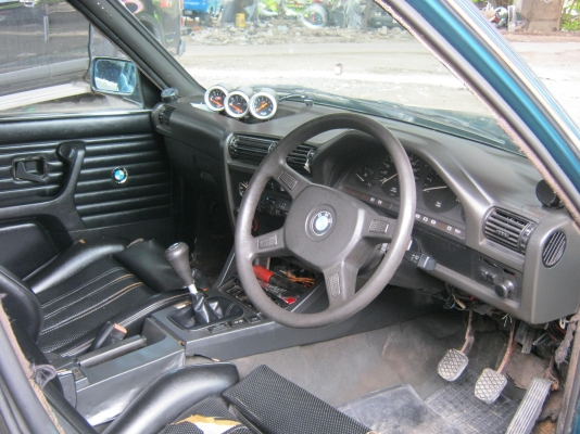 ขายบีเอ็ม E30สีสวย แบบแนวๆ เครื่องtoyota4Aขับหลังแมค16แอร์เย็น39000