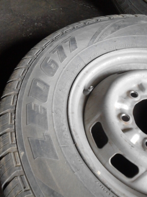 195R14 กะทะล้อพร้อมยางBRIDGESTONE LEO 677  ชุด 4 ล้อ  โทร.081-427-3941