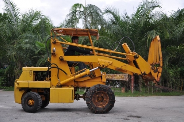 ขายรถตัก KOMATSU SD10 สวยเดิมจากญี่ปุ่น งากระดก ยังไม่เคยใช้ในไทย 129,000เท่านั้น