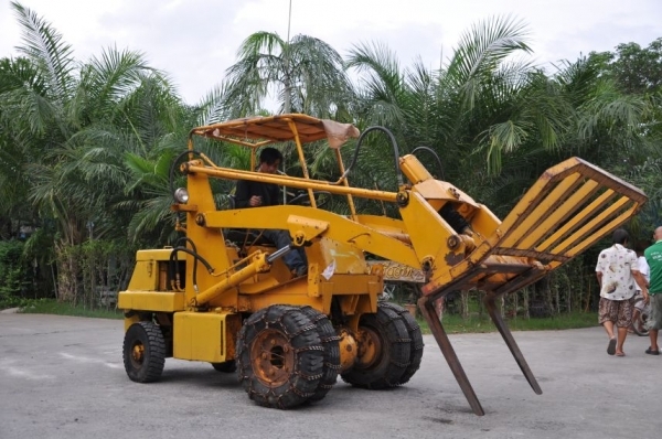 ขายรถตัก KOMATSU SD10 สวยเดิมจากญี่ปุ่น งากระดก ยังไม่เคยใช้ในไทย 129,000เท่านั้น