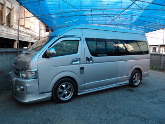 TOYOTA COMMUTER