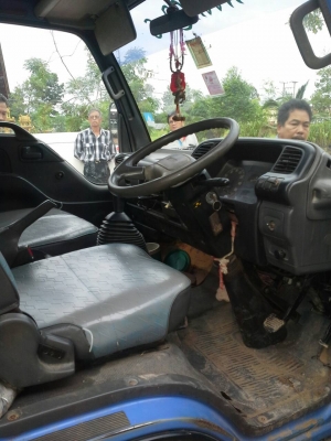 6ล้อรั้ว IZUZU NKR 100แรงม้า ปี48 รถสวย พร้อมใช้งาน เกียร์สั้น ยกหัวได้ ยางสวย เอกสารพร้อม ราคาต่อรองได้ 087-2976734