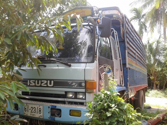 10ล้อล่อง 1เพลา isuzu JCM วางหัวร็อกกี้ เครื่องเดิม คัทซีเดิม คัทซีสวยมีสนิมนิดหน่อย รถพร้อมใช้งาน ราคาต่อรองได้ เอกสารพร้อม 087-2976734