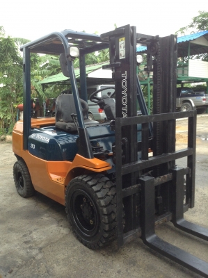 +++ ขายโฟล์คลิฟท์ TOYOTA 7FG30    ขนาด 3 ตัน  เครื่องยนต์เบนซิน  เสา 3 เมตร  เกียร์ธรรมดา  งา 1,070  มม.  ยางตันใหม่  *** รถสภาพดี  พร้อมใช้งาน รับประกัน  สนใจรายละเอียด  ราคา คุยได้ครับโทร. 081-659-7598 ***