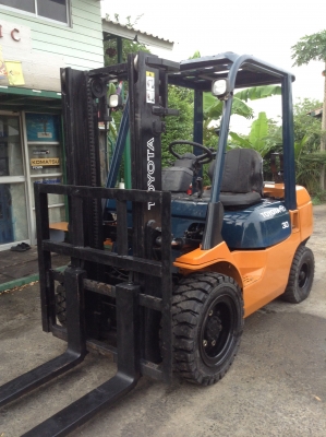 +++ ขายโฟล์คลิฟท์ TOYOTA 7FG30    ขนาด 3 ตัน  เครื่องยนต์เบนซิน  เสา 3 เมตร  เกียร์ธรรมดา  งา 1,070  มม.  ยางตันใหม่  *** รถสภาพดี  พร้อมใช้งาน รับประกัน  สนใจรายละเอียด  ราคา คุยได้ครับโทร. 081-659-7598 ***