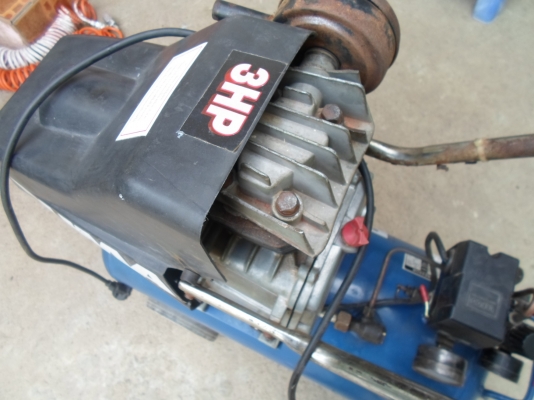 ปั๊มลมพูม่า โรตารี 3 แรง ไฟบ้าน จุ 30 ลิตร ลมดี  พร้อมใช้ สภาพสวย ๆ  4,000