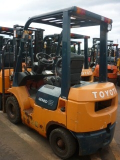 ขายฟอร์คลิฟต์ TOYOTA 7FD15 ( SPECS JAPAN )  รถใช้งานมา 700 กว่า ช.ม , เกียร์ MT , เสา 3 M  , สำหรับลูกค้าที่ต้องการสภาพเดิมแท้จากญี่ปุ่น   สีเดิมและตัวถังสภาพเดิมจากญี่ปุ่น