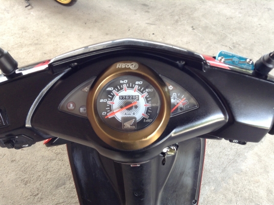 ขาย!!! ฮอนด้าคลิ๊ก รุ่นท็อปล้อแม็ก ปี51 รถเครื่องดีคับ ทะเบียนครบ ภาษีไม่หมด