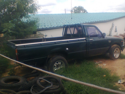 โตโยต้าม้ากระโดด LN40