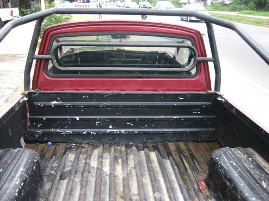 มาสด้าน้อย สีแดง