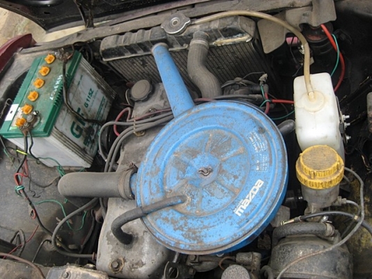 มาสด้าน้อย สีแดง