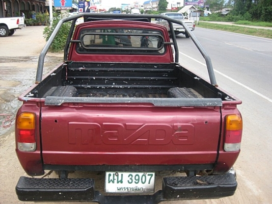 มาสด้าน้อย สีแดง