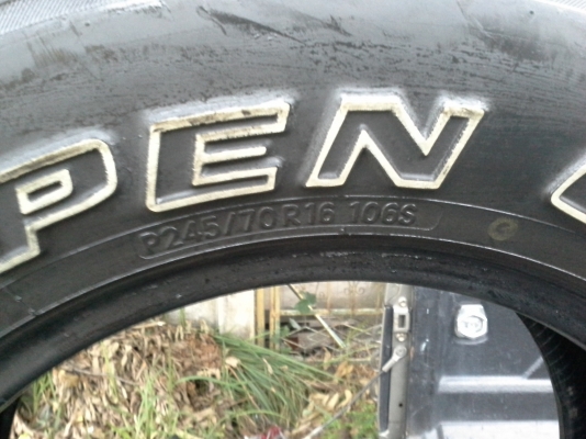 ยางToyo 245/70/16 ปี10 ดอกสวยๆไม่มีกินข้างไม่บวมไม่บั้ง