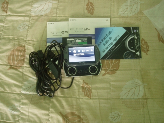 ขายถูกๆPSP GO เมมเครื่อง16G สภาพสวยครับ