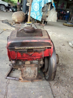 เครื่องสูบนํ้ามิตซู 7-8 แรง ใช้งานได้ดีครับ แห้งๆ แน่นๆ