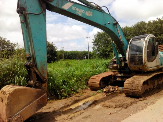 ขายรถแบคโฮ KOBELCO sk200-5สภาพสวยพร้อมใช้ไฟฟ้าครบช่วงล่างเต็ม