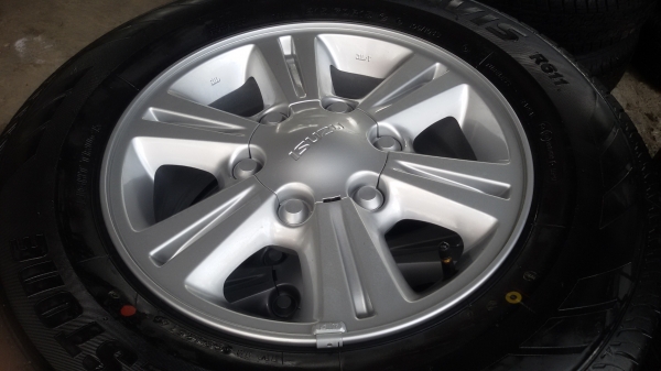 ล้อ isuzuขอบ15 ถอดป้ายแดงชุดละ8500
