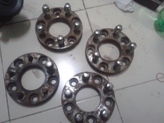 ขายสเปรเซอร์แปลงล้อ5รูโฮเด้นออก5รู114.3 4ตัว1900