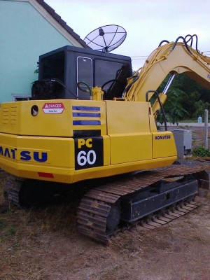 รถแบคโฮ  KOMATSU  PC60 -  5   สนใจติดต่อ 081 - 6079515