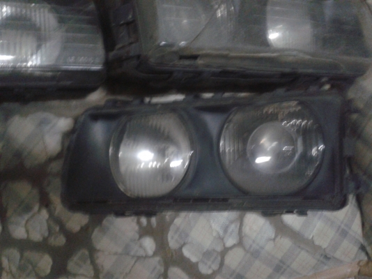 ขายเหมาไฟหน้าBMW E36นกแก้วมี4ดวง1900ตามสภาพ