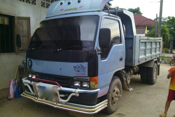 รถอีซูซุ 6 ล้อดั้ม 120 แรงม้า. ปี 39   ( ฝาขาว )   สนใจติดต่อ  081 - 6079515