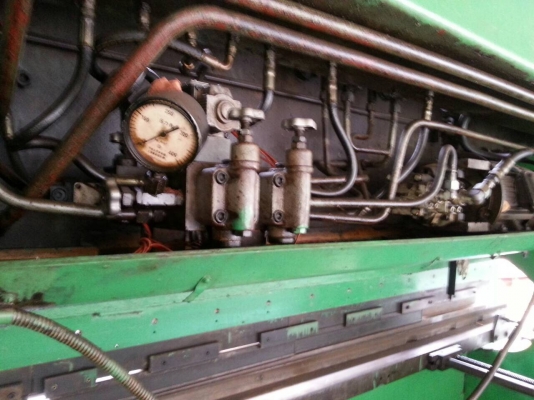 เครื่องพับ10ฟุตพับได้6มิลของtaiwan of chinaไฮโดรลิคติดต่อ0892224259