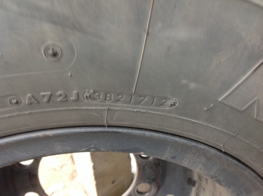 ขายยาง1000 ขอบ20 ทั้งชุด2500บาท