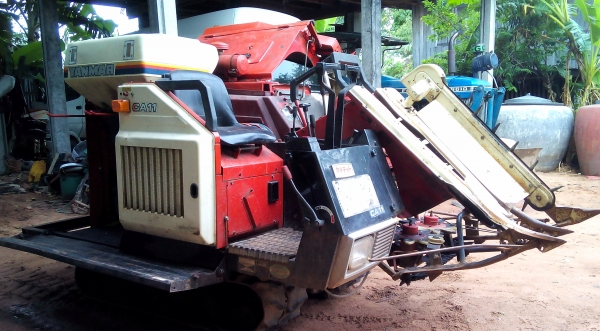 รถเกี่ยวนวดข้าวพร้อมใช้ราคาถูก รถเกี่ยวนวดข้าวพร้อมใช้ราคาถูก