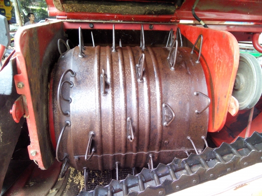 รถเกี่ยวนวดข้าวพร้อมใช้ราคาถูก รถเกี่ยวนวดข้าวพร้อมใช้ราคาถูก