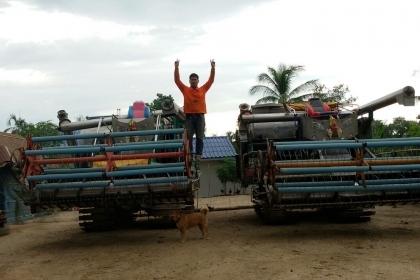 รถเกี่ยว -ไทยเส็งรุ่นเหยี่ยวทรนง ต่อรองใด้