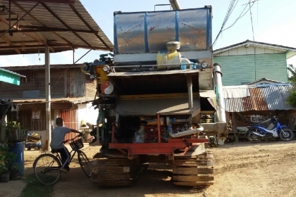 รถเกี่ยว -ไทยเส็งรุ่นเหยี่ยวทรนง ต่อรองใด้