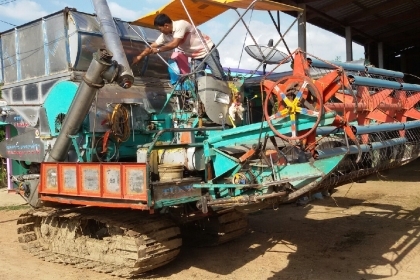 รถเกี่ยว -ไทยเส็งรุ่นเหยี่ยวทรนง ต่อรองใด้