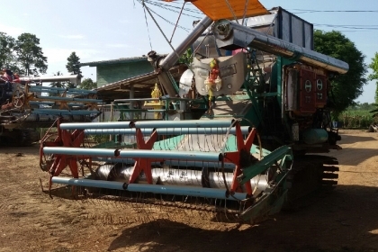 รถเกี่ยว -ไทยเส็งรุ่นเหยี่ยวทรนง ต่อรองใด้