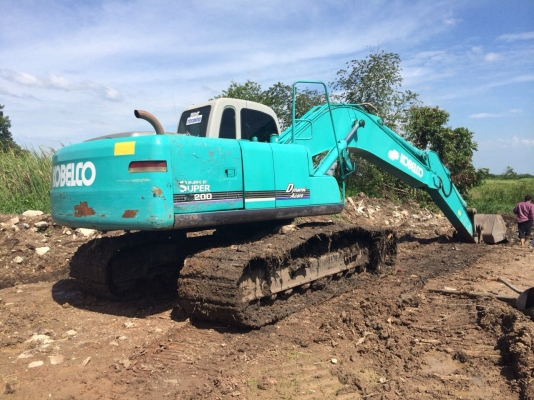 ต้องการขาย ! รถแบคโฮ  รุ่น kobelco SK200-6
