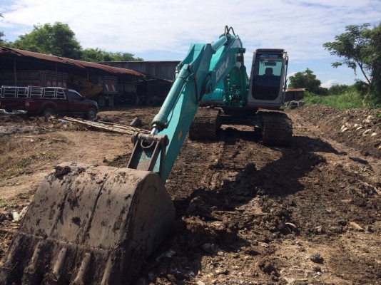 ต้องการขาย ! รถแบคโฮ  รุ่น kobelco SK200-6
