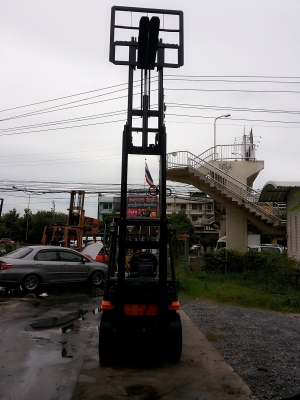 Toyota7fd25ขนาด2.5ตันเสาสูง4.3เมตร3ท่อนเข้าตู้ เกียร์ออร์โต้ เครื่องดีเซล1DZ2รับประกันเครื่องเกียร์6เดือน