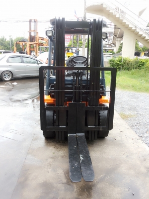 Toyota7fd25ขนาด2.5ตันเสาสูง4.3เมตร3ท่อนเข้าตู้ เกียร์ออร์โต้ เครื่องดีเซล1DZ2รับประกันเครื่องเกียร์6เดือน