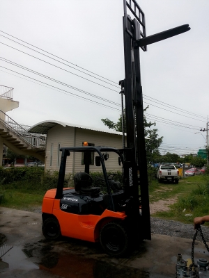 Toyota7fd25ขนาด2.5ตันเสาสูง4.3เมตร3ท่อนเข้าตู้ เกียร์ออร์โต้ เครื่องดีเซล1DZ2รับประกันเครื่องเกียร์6เดือน