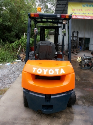Toyota7fd25ขนาด2.5ตันเสาสูง4.3เมตร3ท่อนเข้าตู้ เกียร์ออร์โต้ เครื่องดีเซล1DZ2รับประกันเครื่องเกียร์6เดือน