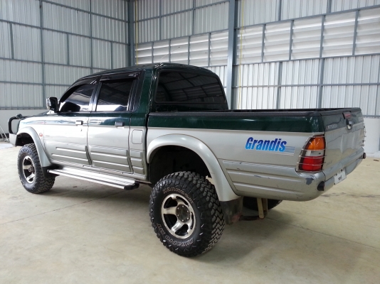 ขาย Strada Grandis 4 ประตู 4WD ขาย Strada Grandis 4 ประตู 4WD