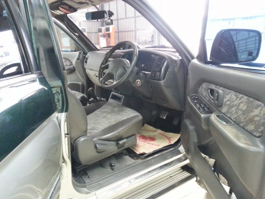 ขาย Strada Grandis 4 ประตู 4WD ขาย Strada Grandis 4 ประตู 4WD