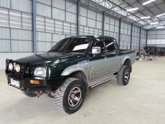 ขาย Strada Grandis 4 ประตู 4WD ขาย Strada Grandis 4 ประตู 4WD