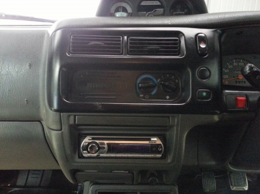 ขาย Strada Grandis 4 ประตู 4WD ขาย Strada Grandis 4 ประตู 4WD