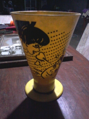 จา่นสังกะสี แก้วเครื่องดื่ม และ งานไม้เก่าๆ