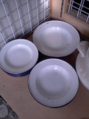 จา่นสังกะสี แก้วเครื่องดื่ม และ งานไม้เก่าๆ