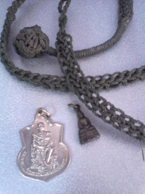 จา่นสังกะสี แก้วเครื่องดื่ม และ งานไม้เก่าๆ