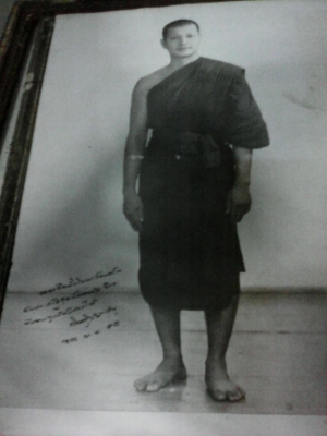 จา่นสังกะสี แก้วเครื่องดื่ม และ งานไม้เก่าๆ